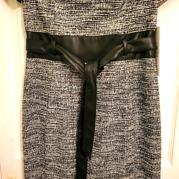 CALVIN KLEIN SOFT TEXTURED FITTED DRESS 4 BLK/WHTE BACK ZIP LEATHERETTE BELT. - Picture 3 of 10